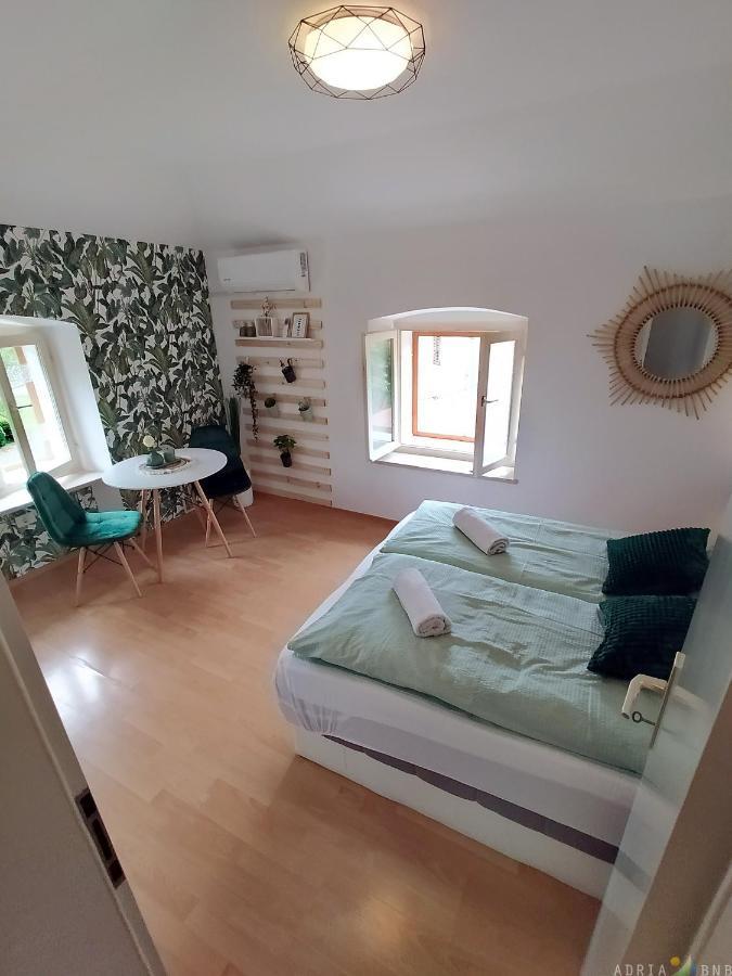Cool & Romantic In Jb3 Apartment